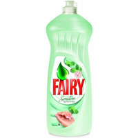 P�yn do naczy� FAIRY 900ml Sensitive Drzewo herbaciane z mi�t�